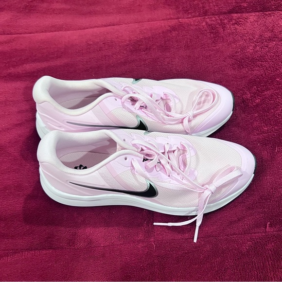 Nike Star Runner 3 color Pink. Size 6.5Y. - Picture 2 of 4
